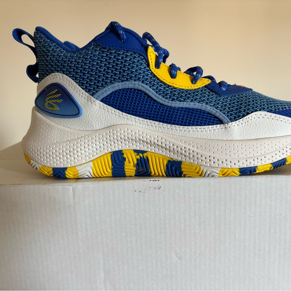 New Unisex Child Grade Curry 3Z 24 size 6.5

New - purchased the incorrect size